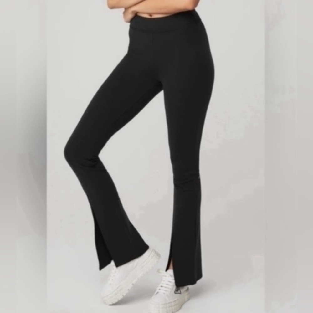 ALO 🖤🖤 Airbrush High-Waist 7/8 Flutter Legging in Black - Size XXS